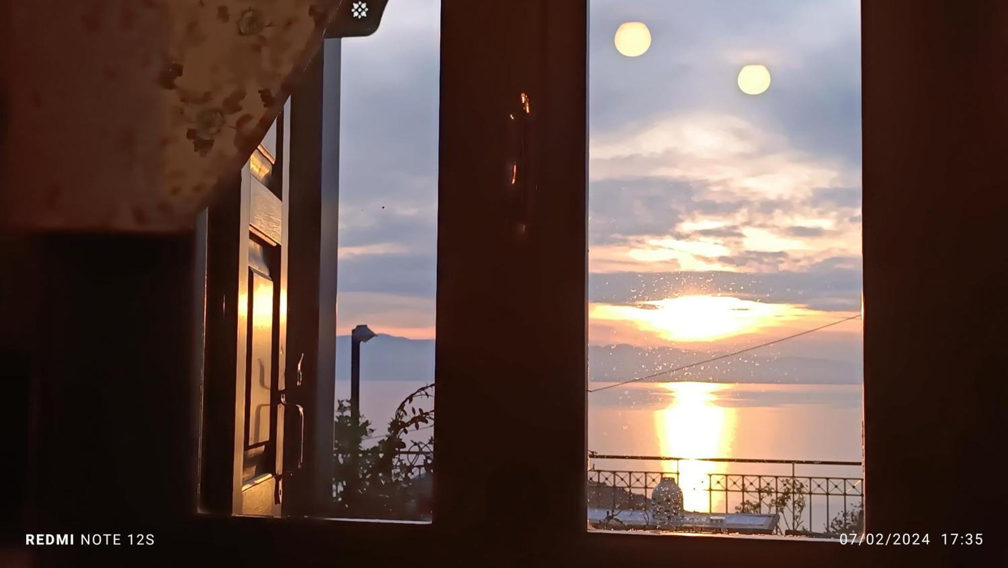 Mesonisi Με Υπέροχη Θέα Στον Παγασητικό!! Villa Afissos Eksteriør billede