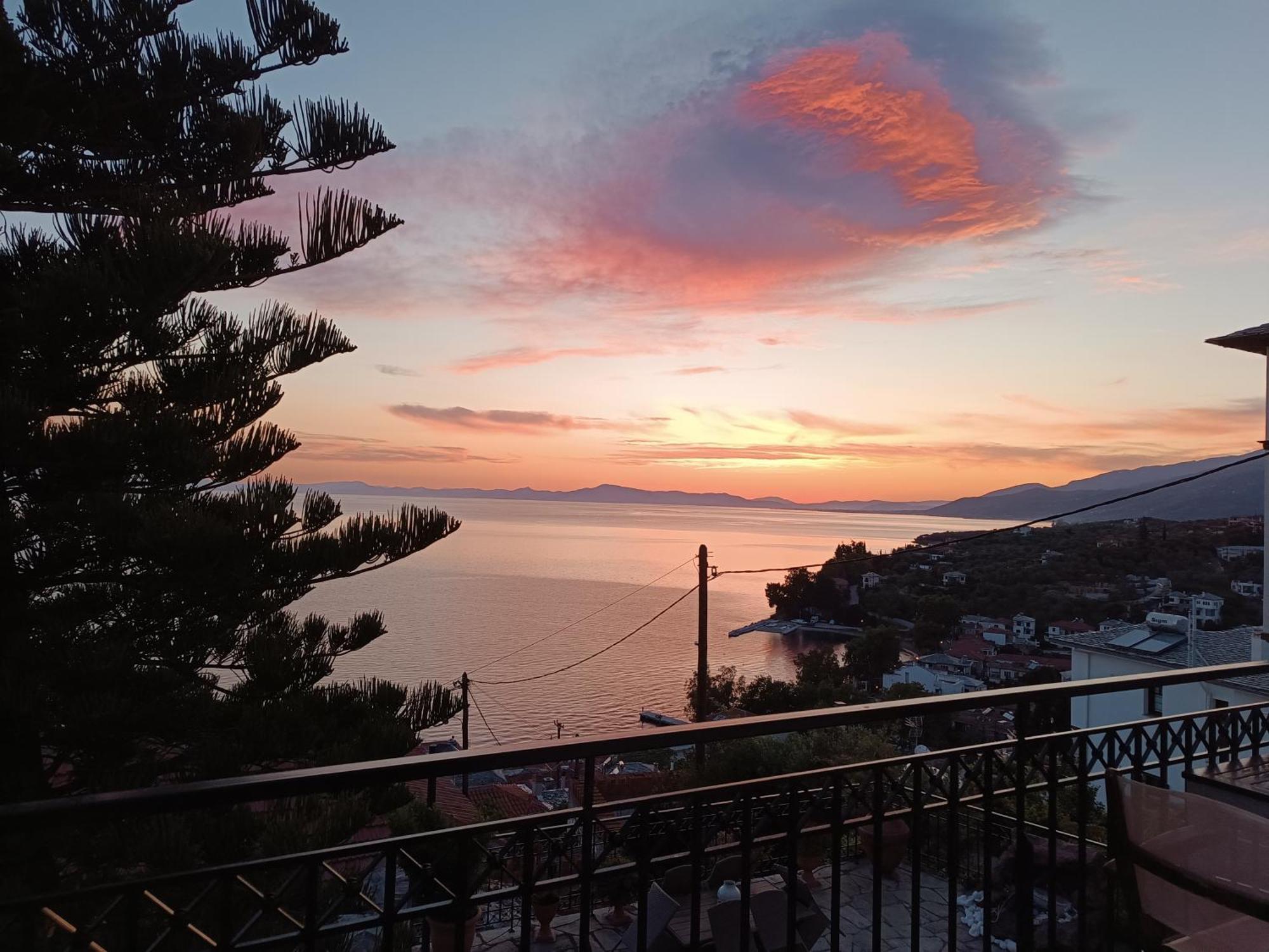 Mesonisi Με Υπέροχη Θέα Στον Παγασητικό!! Villa Afissos Eksteriør billede